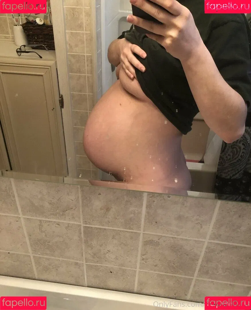 momdd1998 Onlyfans Photo Gallery 