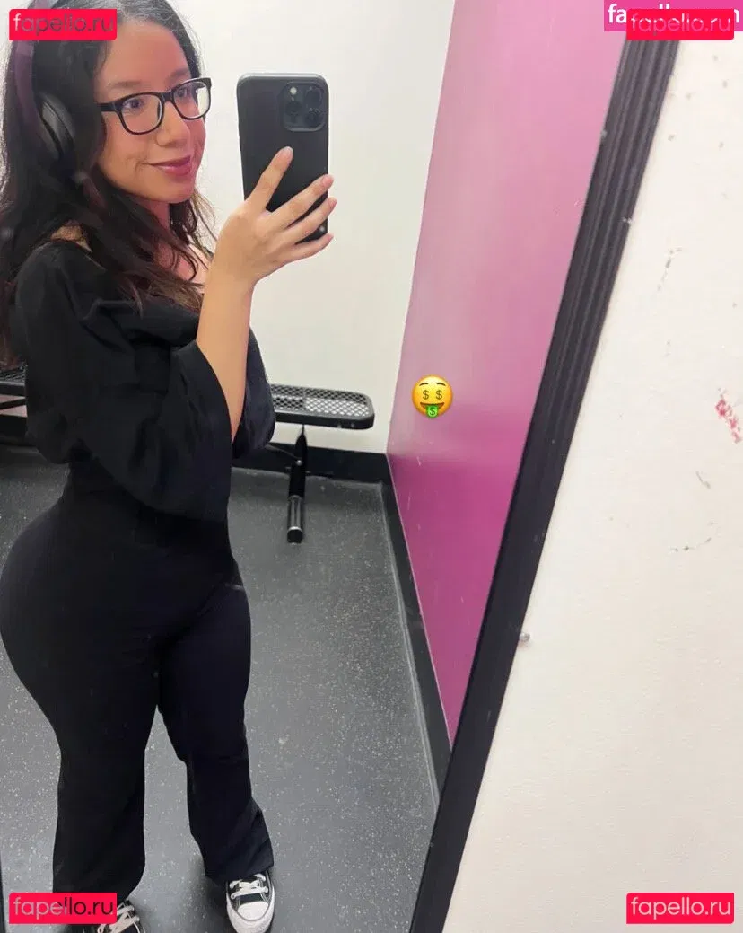 yetseniaa Onlyfans Photo Gallery 