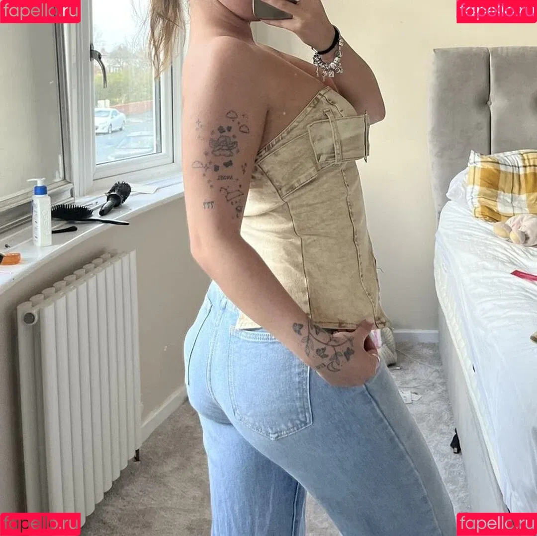 Elizabeth Alker Onlyfans Photo Gallery 