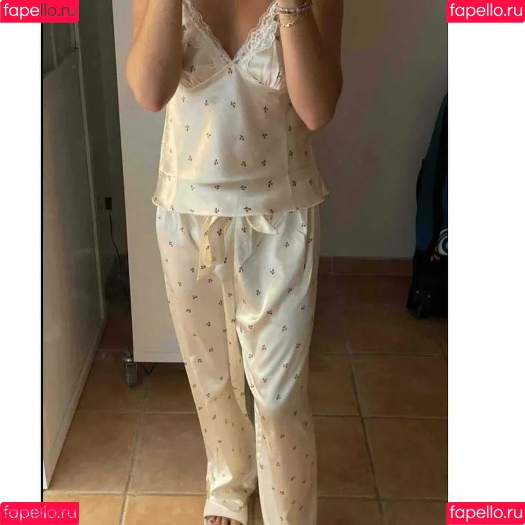 Elizabeth Alker Onlyfans Photo Gallery 