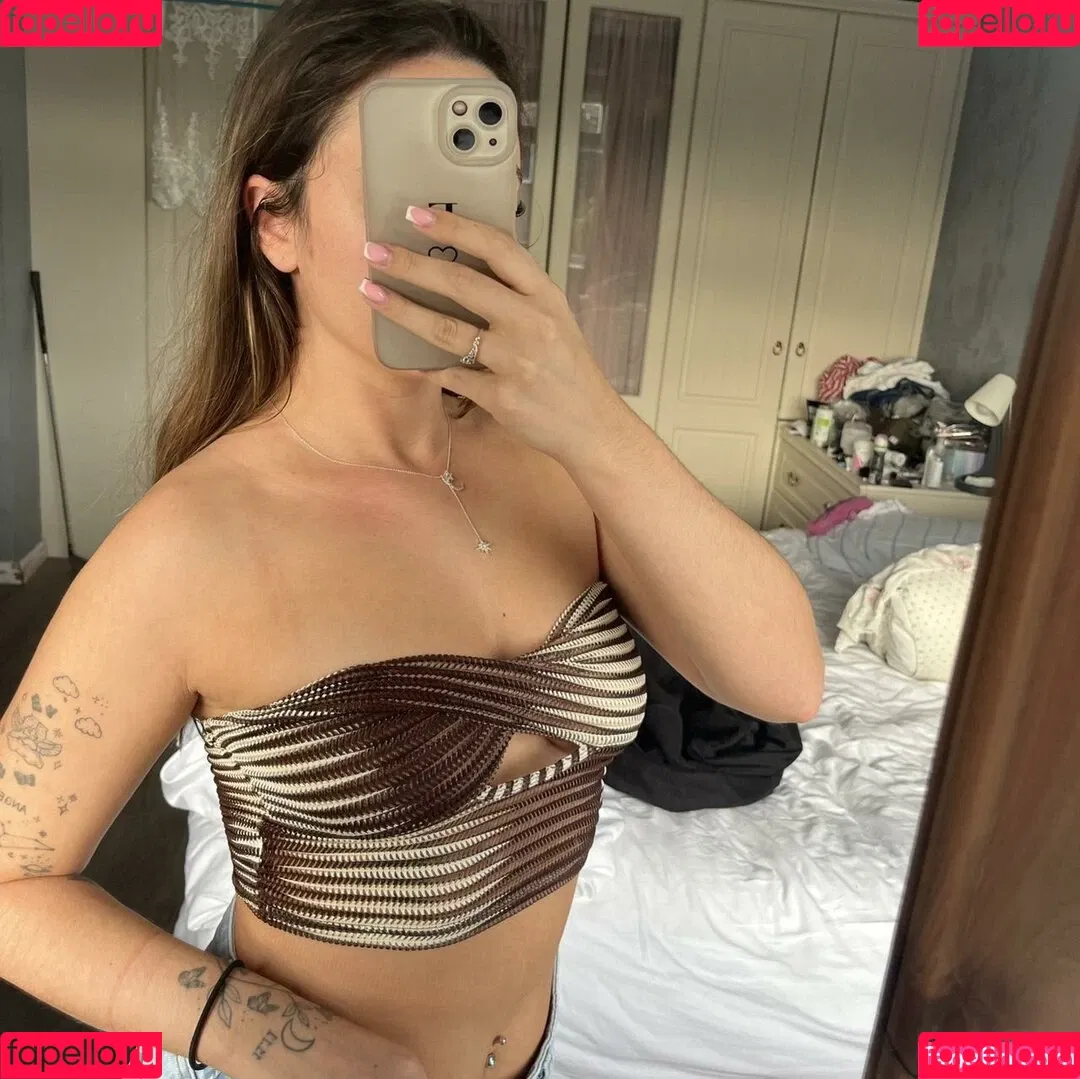 Elizabeth Alker Onlyfans Photo Gallery 