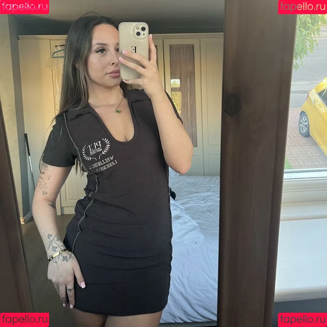 Elizabeth Alker Onlyfans Photo Gallery 