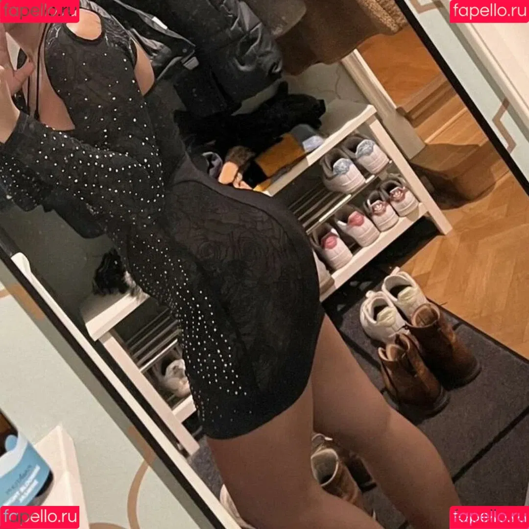 Elizabeth Alker Onlyfans Photo Gallery 
