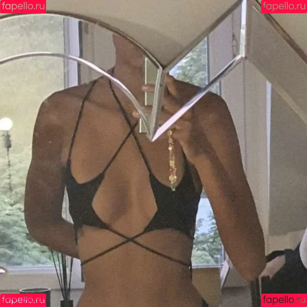 Elizabeth Alker Onlyfans Photo Gallery 