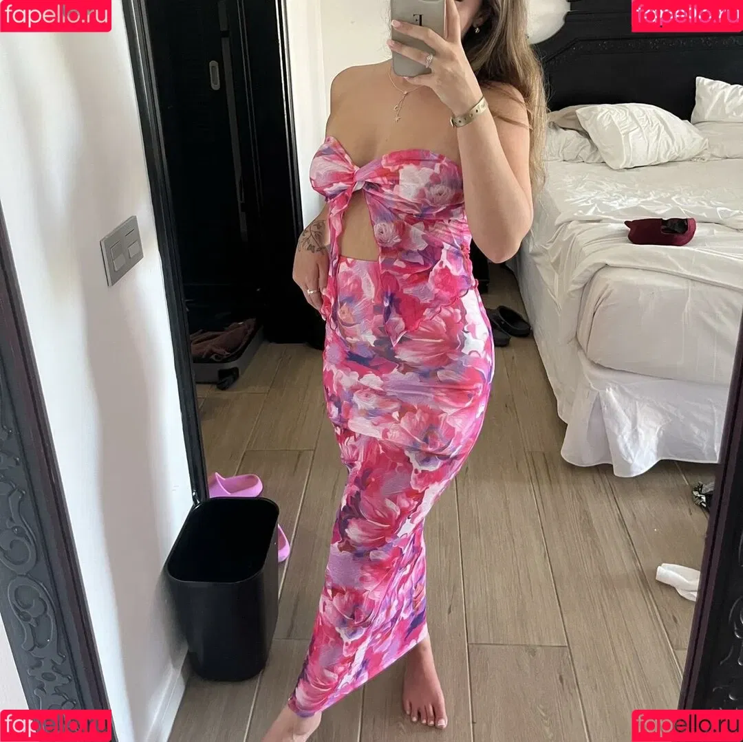 Elizabeth Alker Onlyfans Photo Gallery 