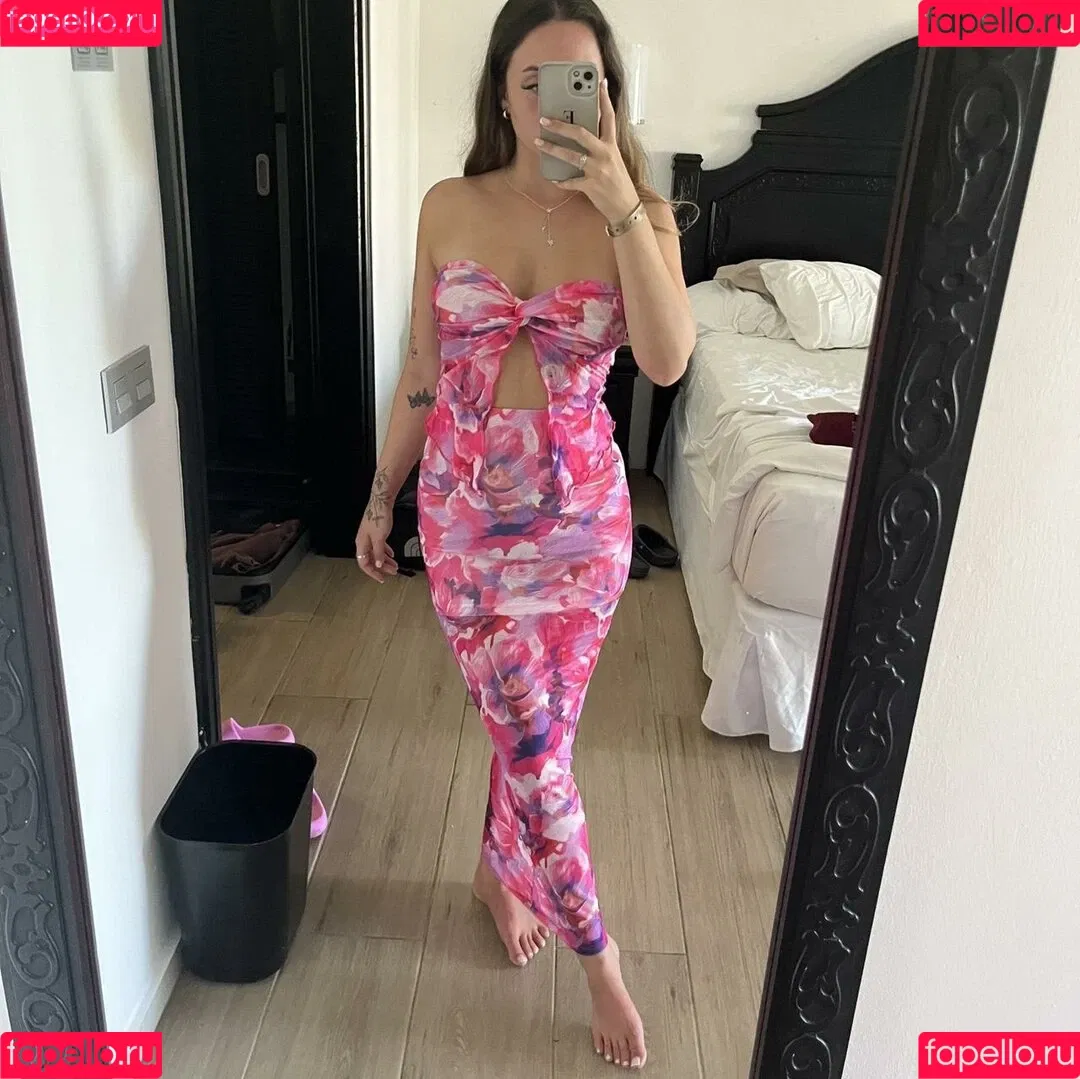 Elizabeth Alker Onlyfans Photo Gallery 