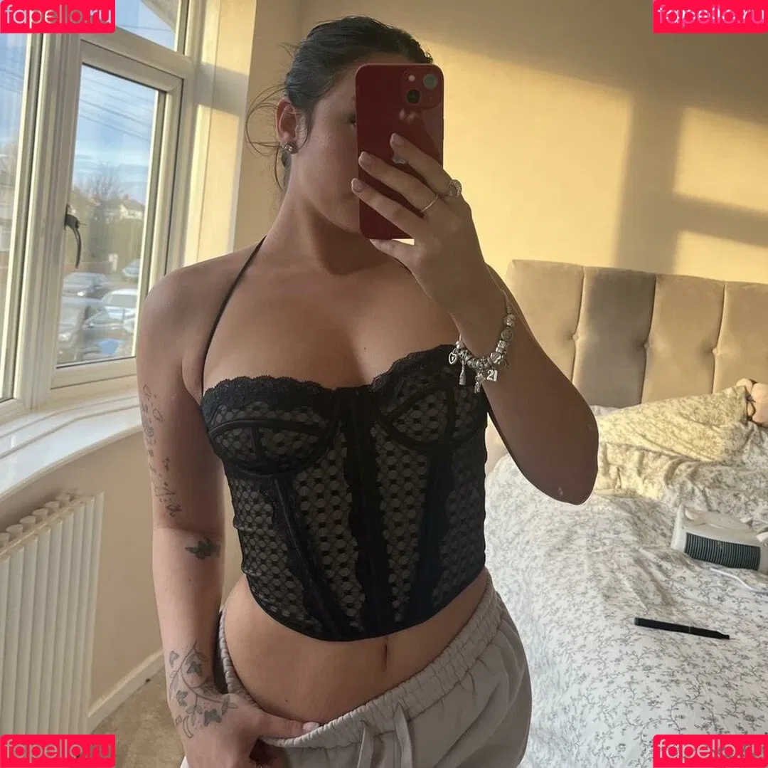 Elizabeth Alker Onlyfans Photo Gallery 
