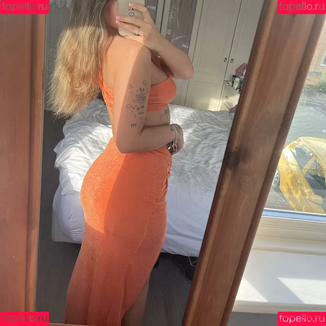 Elizabeth Alker Onlyfans Photo Gallery 