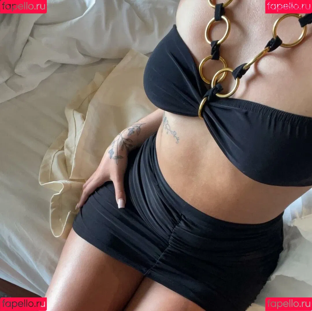 Elizabeth Alker Onlyfans Photo Gallery 