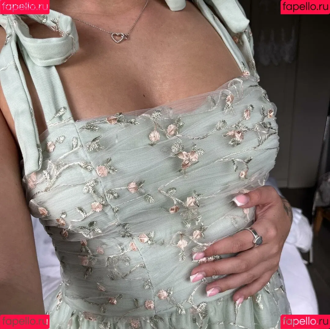 Elizabeth Alker Onlyfans Photo Gallery 
