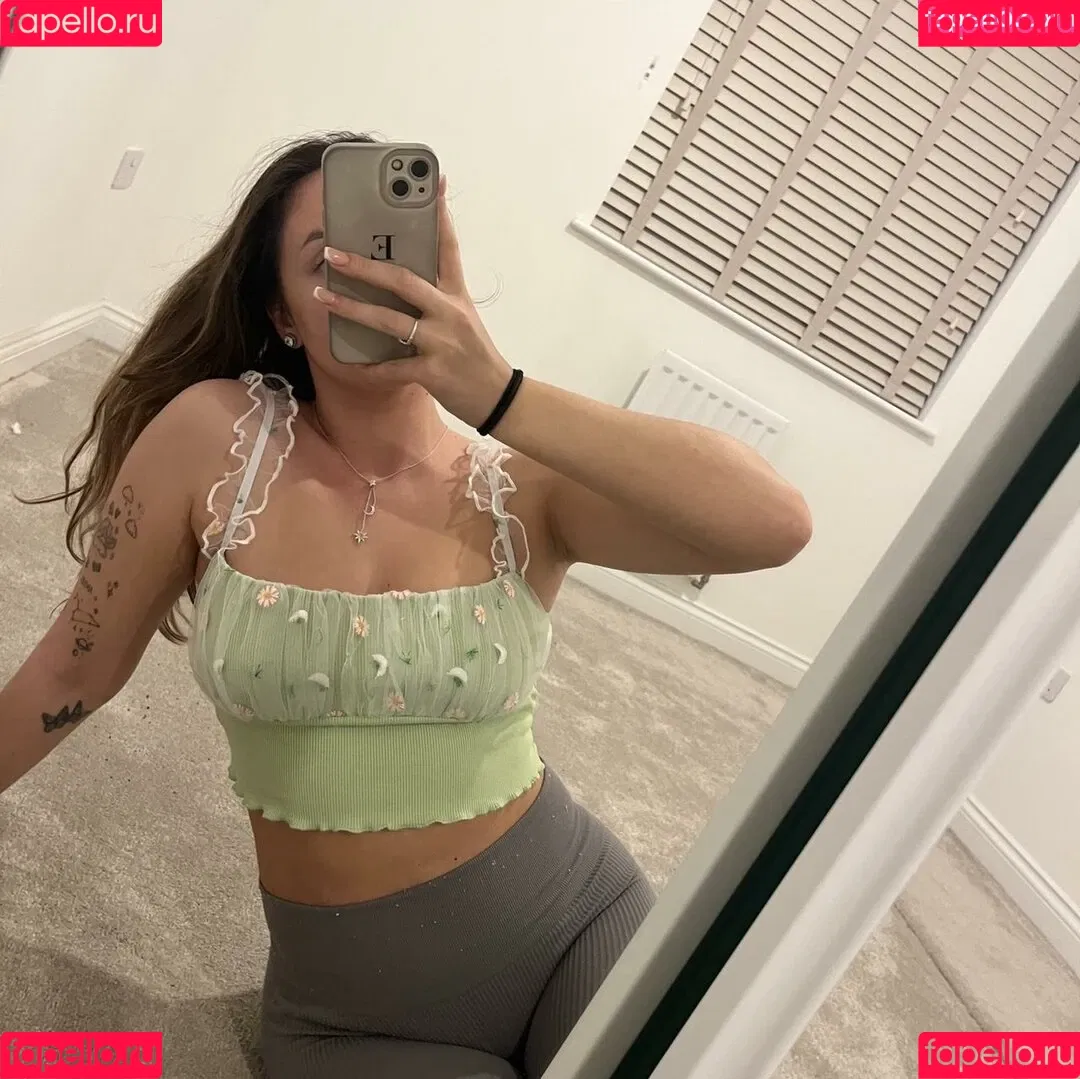 Elizabeth Alker Onlyfans Photo Gallery 