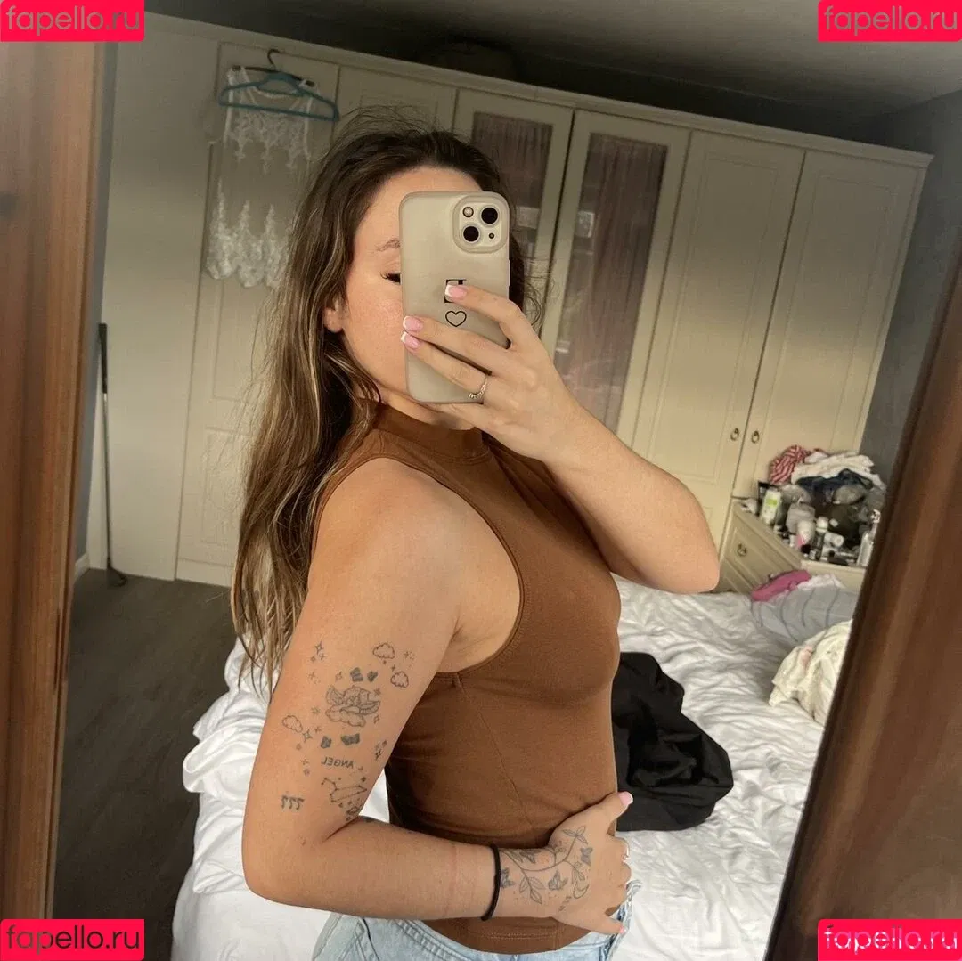 Elizabeth Alker Onlyfans Photo Gallery 