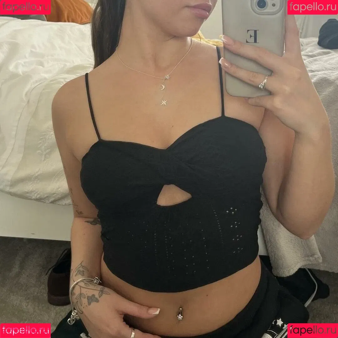 Elizabeth Alker Onlyfans Photo Gallery 