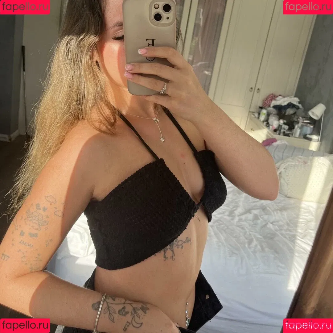 Elizabeth Alker Onlyfans Photo Gallery 