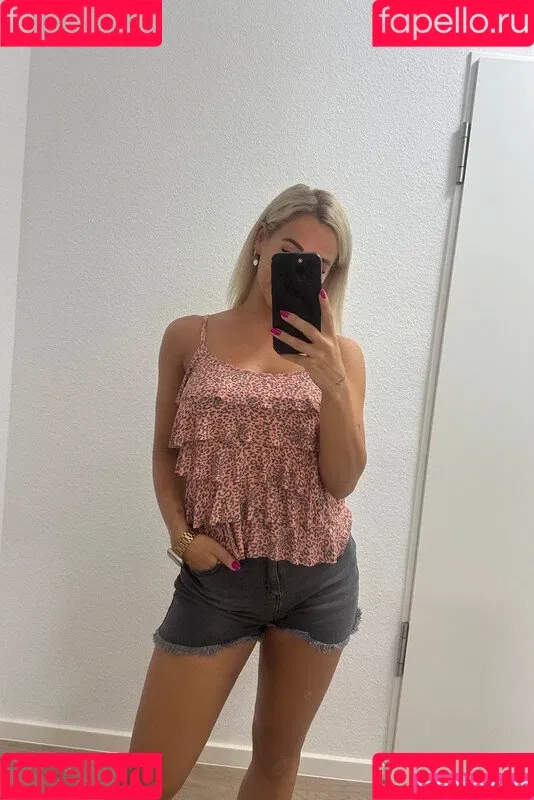 Tina Bambina Onlyfans Photo Gallery 