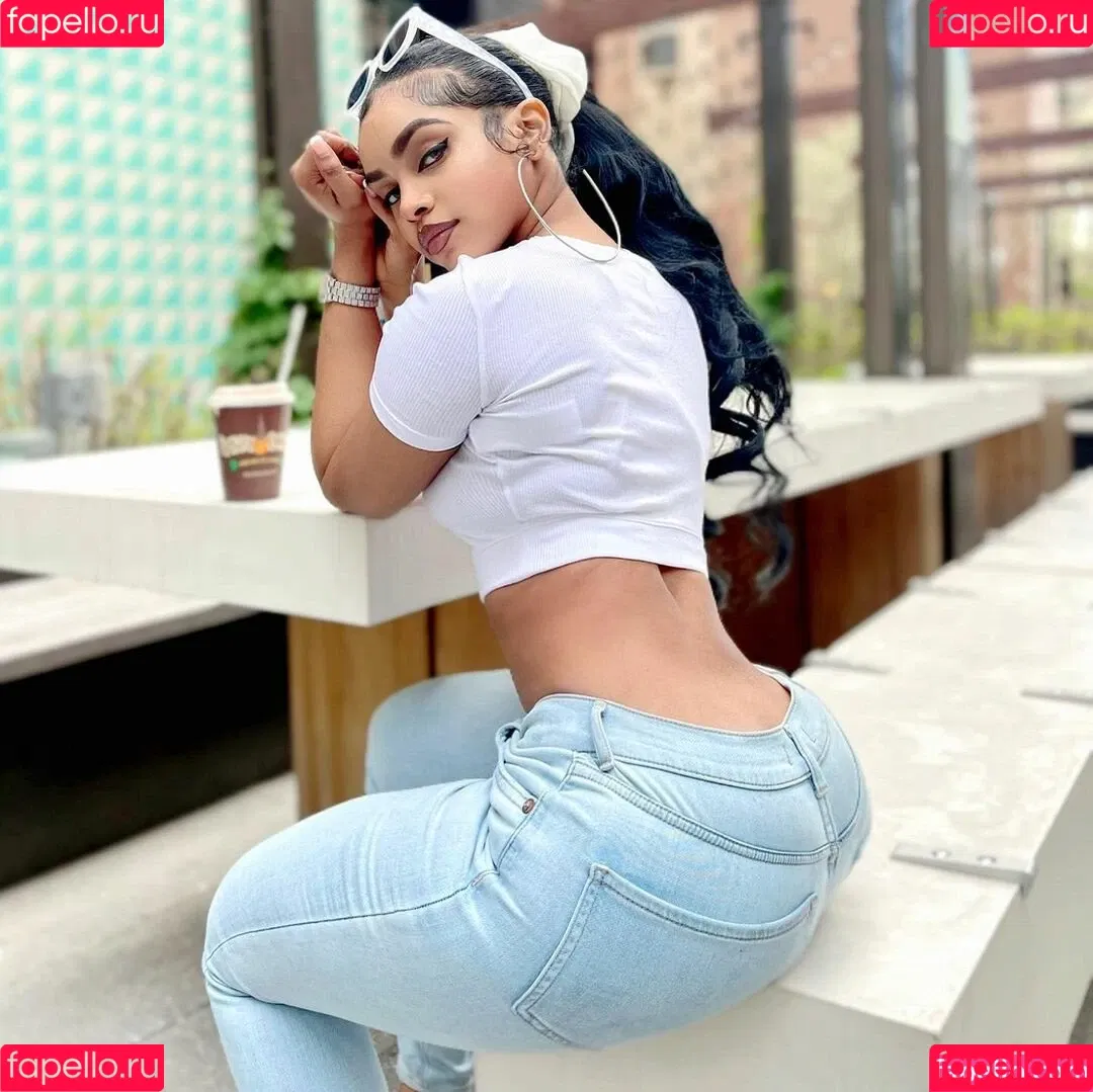 Thurriaa Onlyfans Photo Gallery 