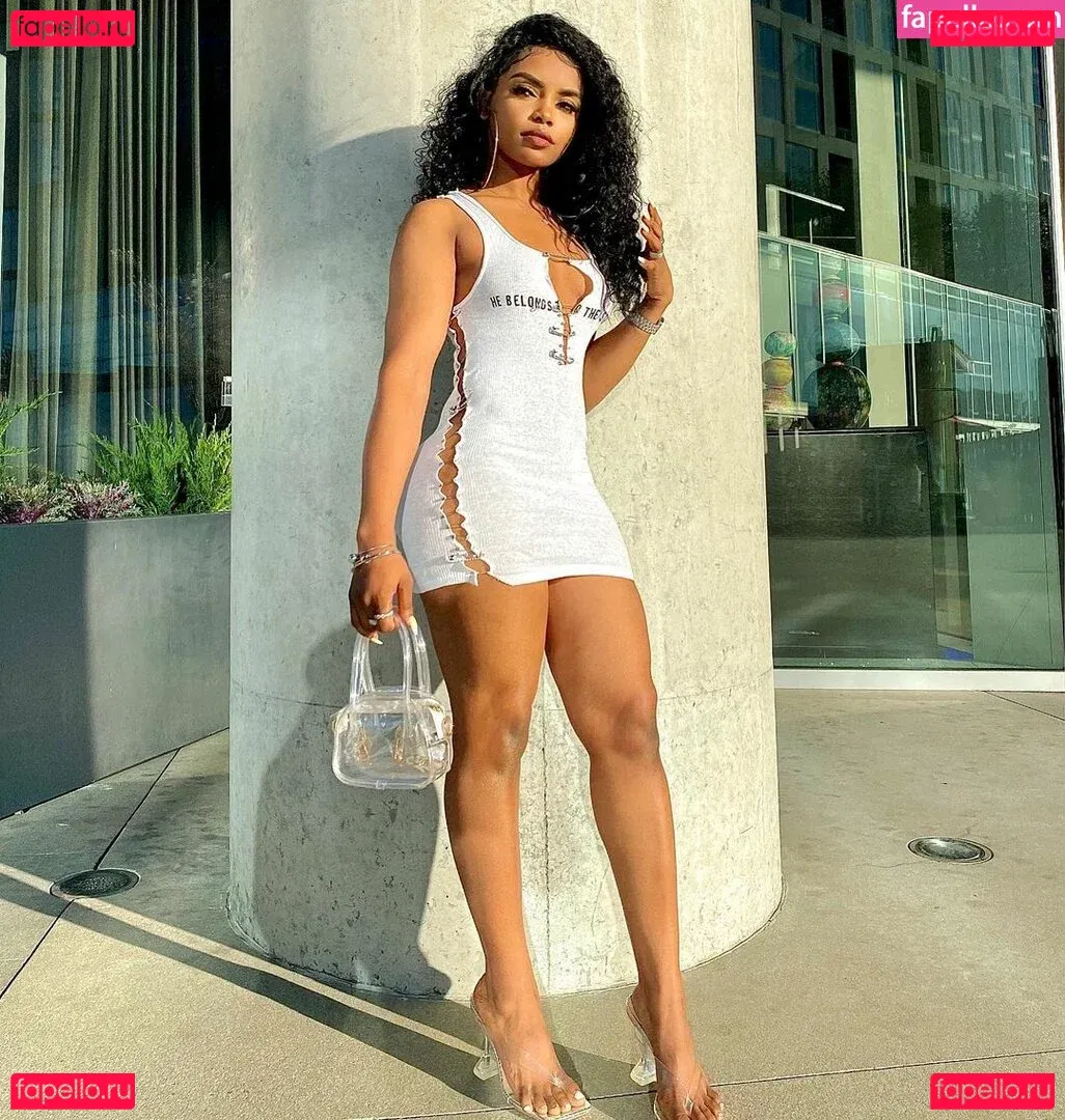 Thurriaa Onlyfans Photo Gallery 