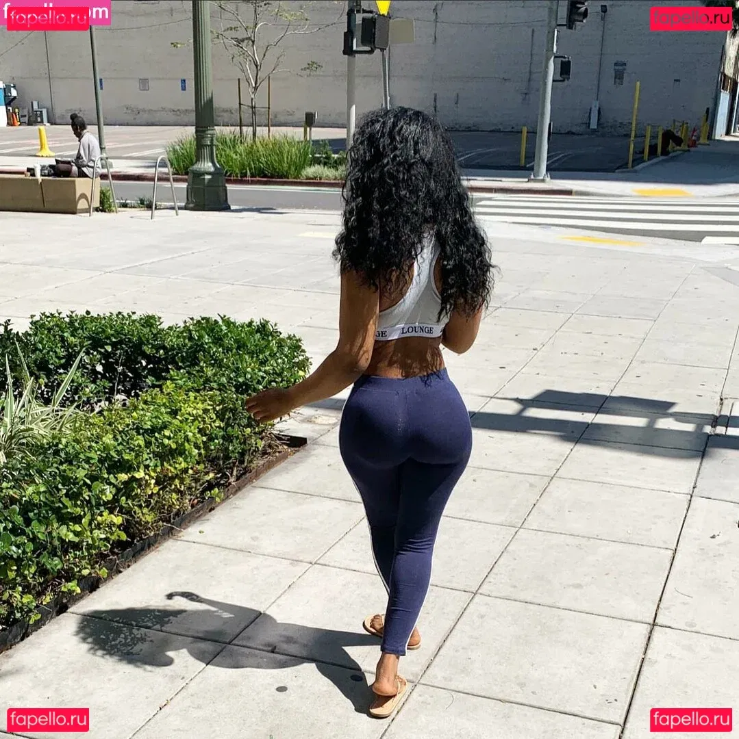 Thurriaa Onlyfans Photo Gallery 