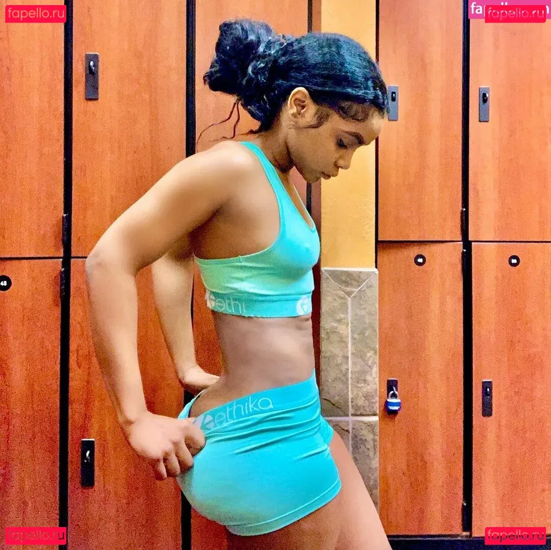 Thurriaa Onlyfans Photo Gallery 