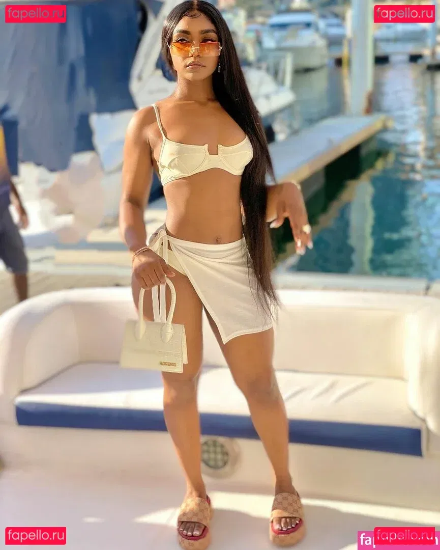 Thurriaa Onlyfans Photo Gallery 