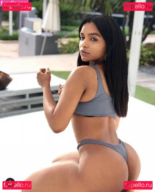 Thurriaa Onlyfans Photo Gallery 