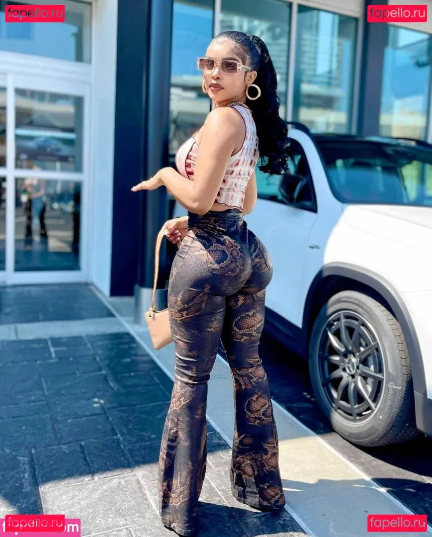 Thurriaa Onlyfans Photo Gallery 