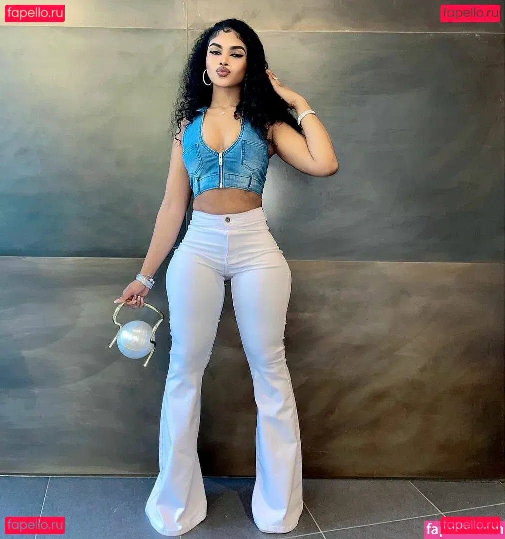 Thurriaa Onlyfans Photo Gallery 