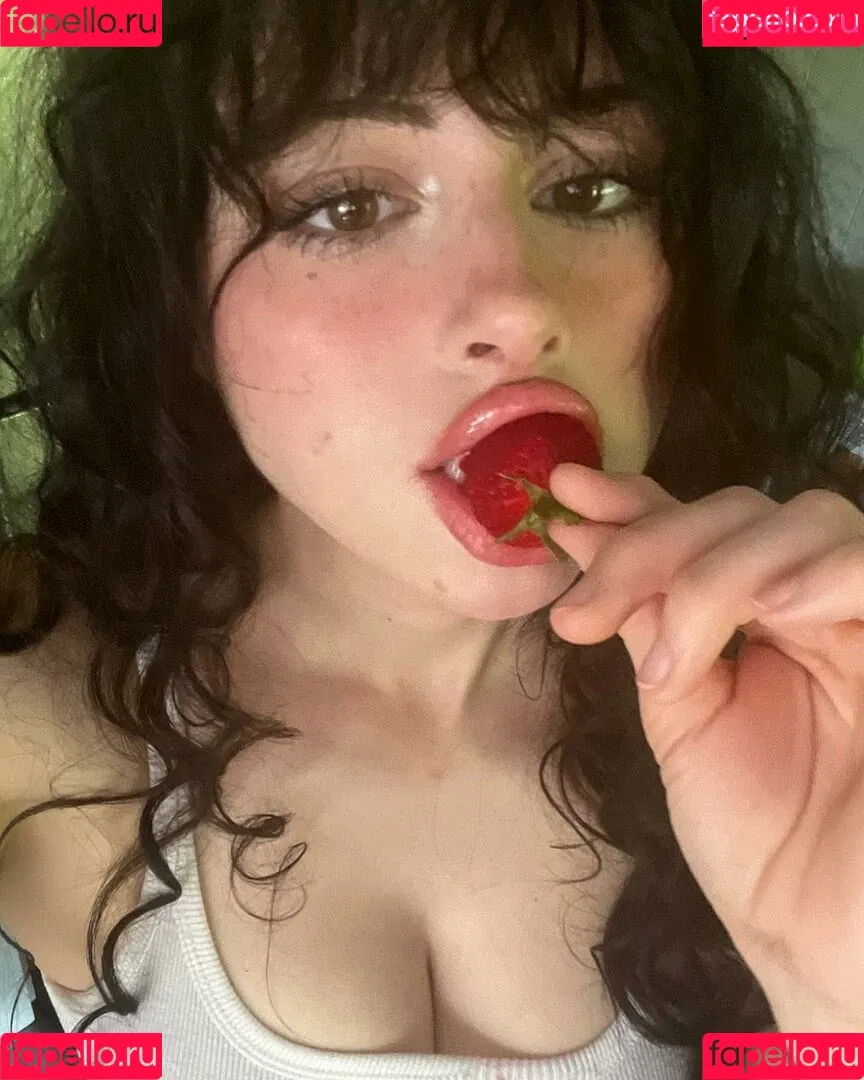 Liv Littlelivbug Onlyfans Photo Gallery 