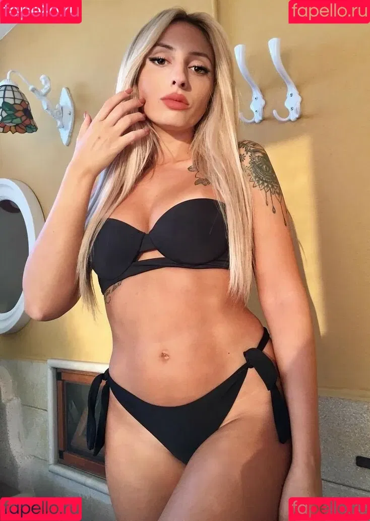 Nicla Moccia Onlyfans Photo Gallery 