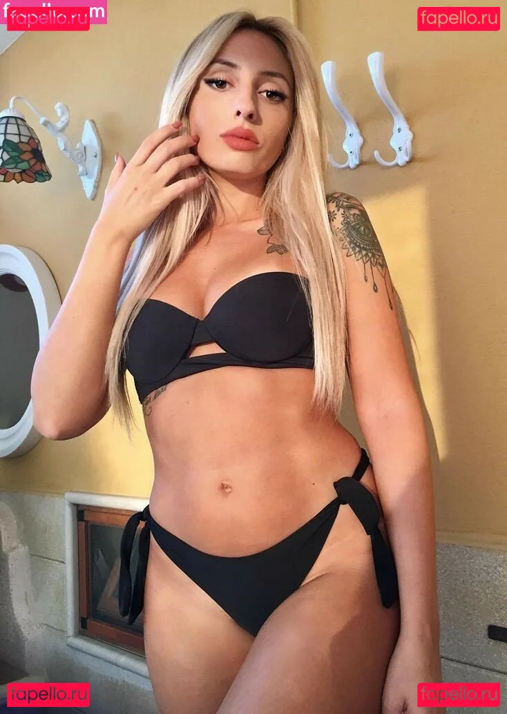 Nicla Moccia Onlyfans Photo Gallery 
