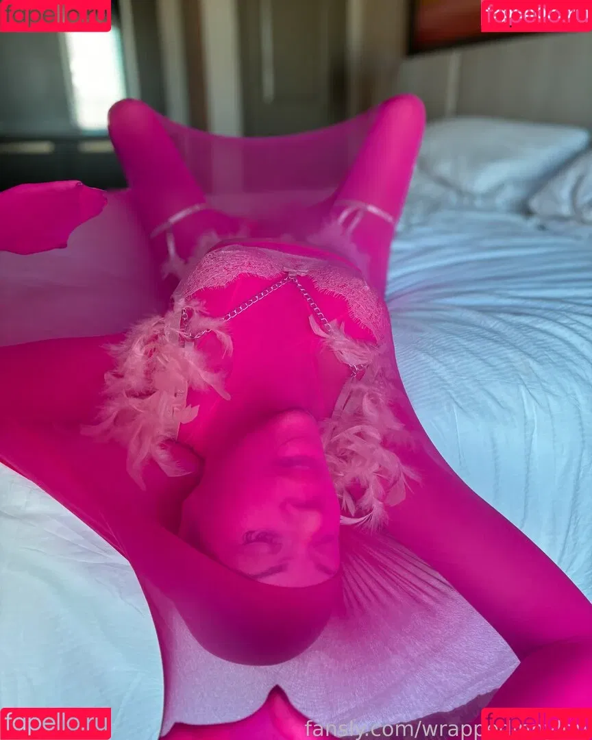 wrappedinnylon Onlyfans Photo Gallery 