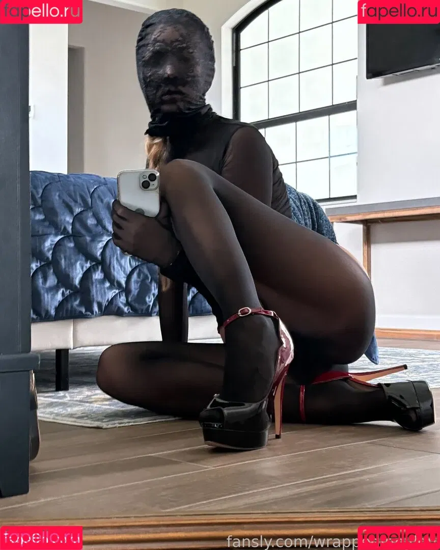 wrappedinnylon Onlyfans Photo Gallery 