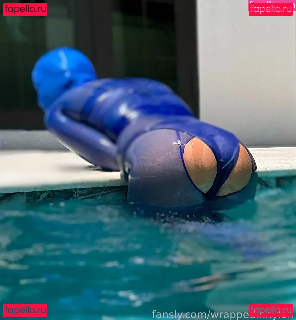 wrappedinnylon Onlyfans Photo Gallery 