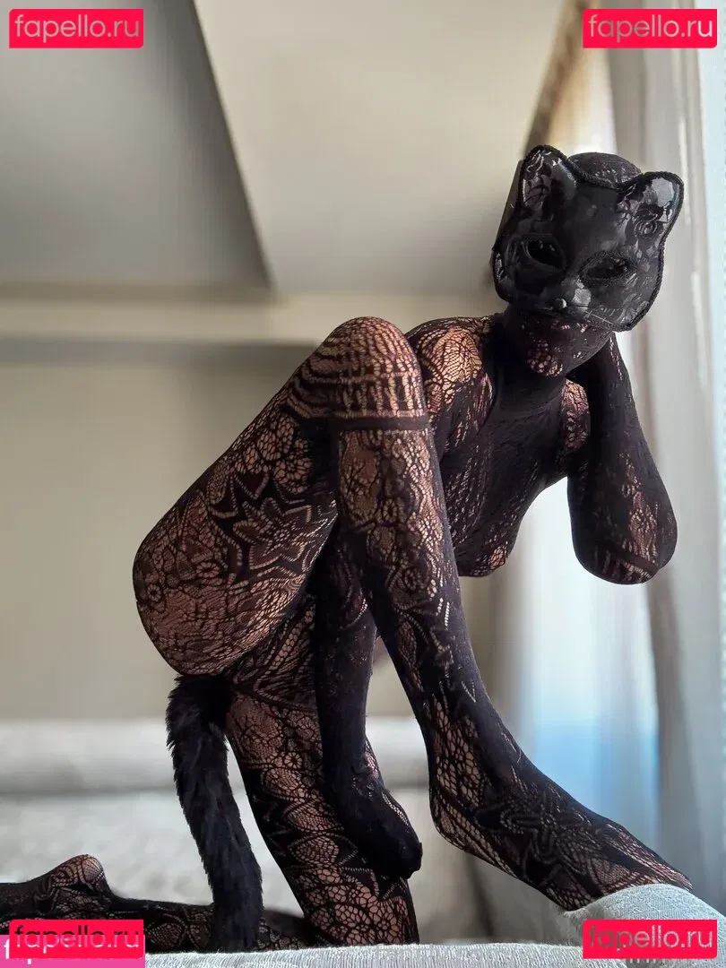 wrappedinnylon Onlyfans Photo Gallery 