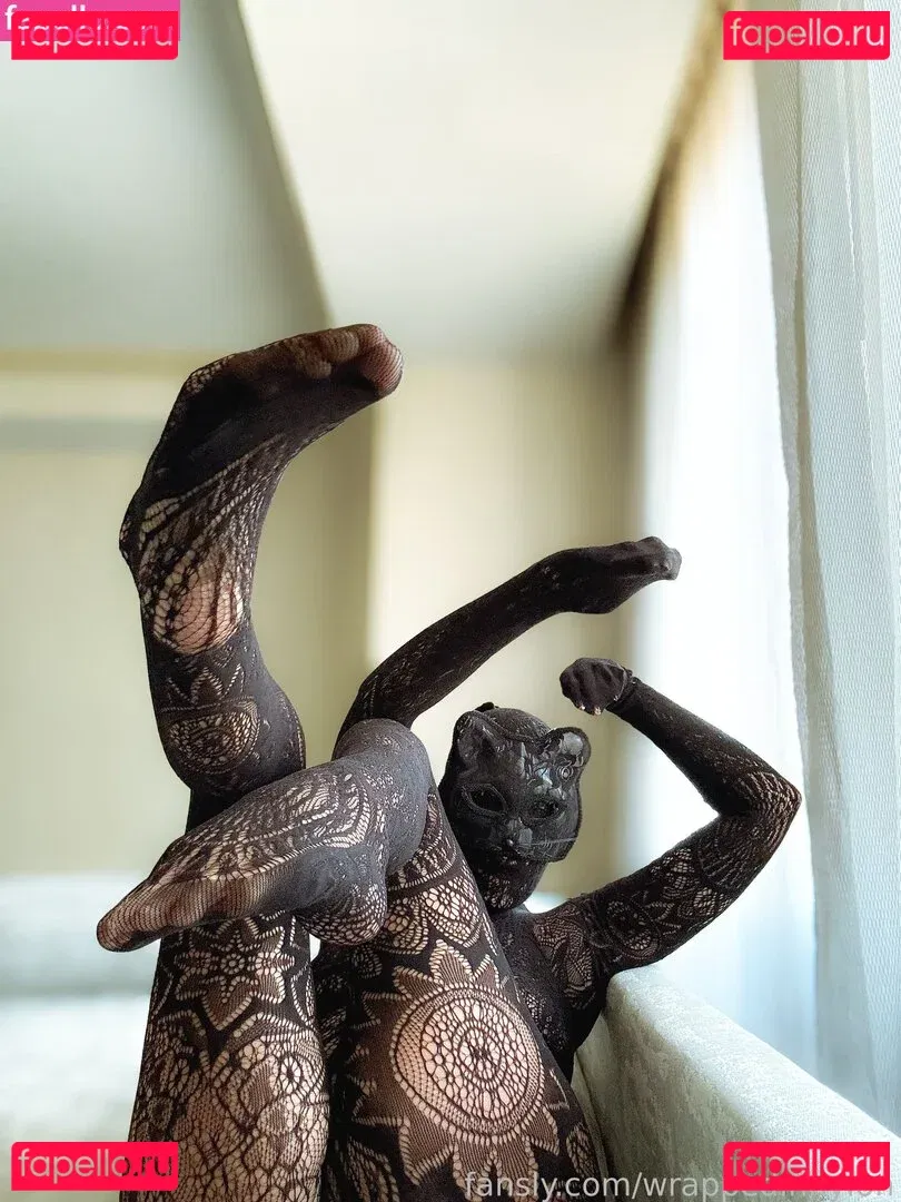 wrappedinnylon Onlyfans Photo Gallery 