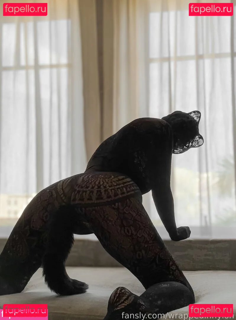 wrappedinnylon Onlyfans Photo Gallery 