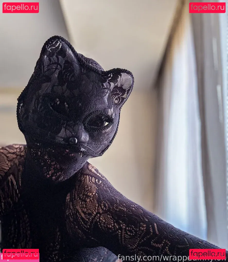 wrappedinnylon Onlyfans Photo Gallery 