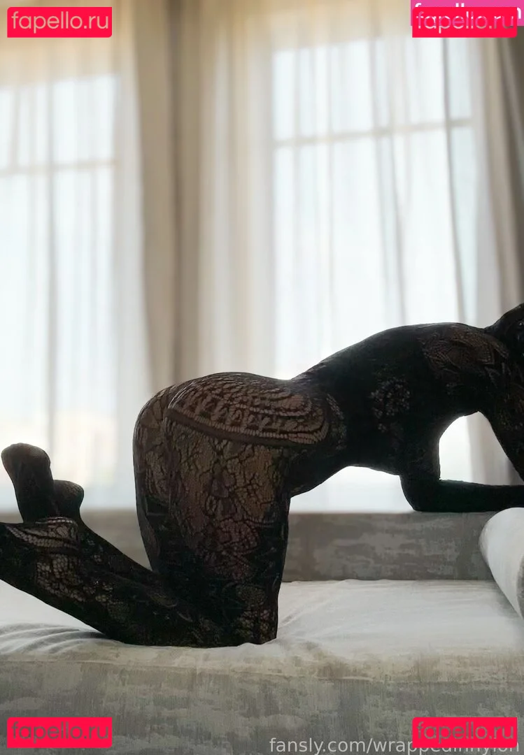 wrappedinnylon Onlyfans Photo Gallery 