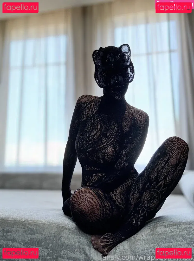 wrappedinnylon Onlyfans Photo Gallery 