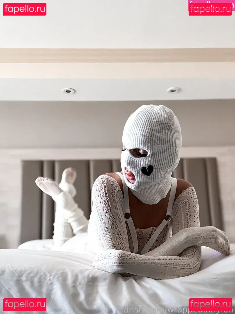 wrappedinnylon Onlyfans Photo Gallery 