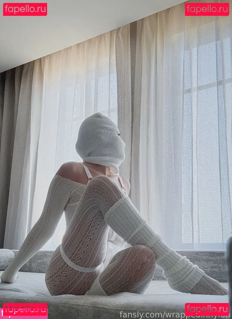 wrappedinnylon Onlyfans Photo Gallery 