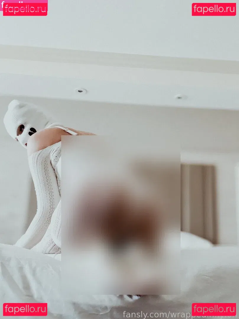 wrappedinnylon Onlyfans Photo Gallery 