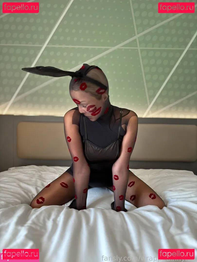 wrappedinnylon Onlyfans Photo Gallery 