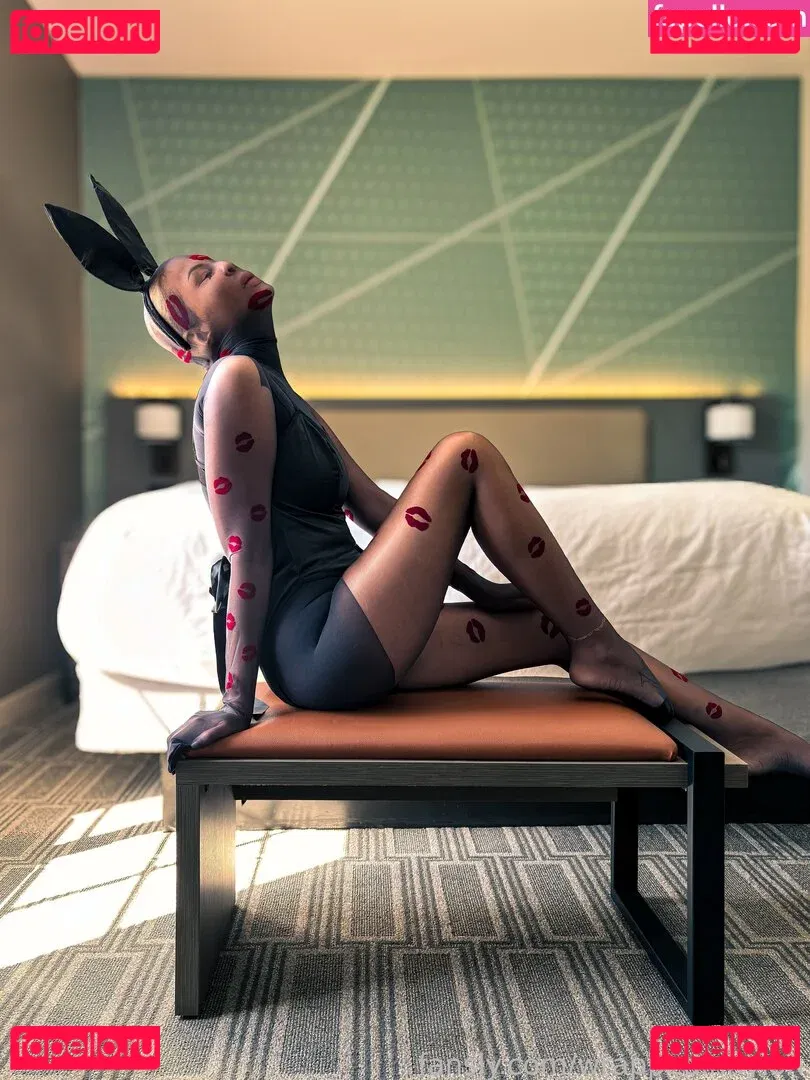 wrappedinnylon Onlyfans Photo Gallery 