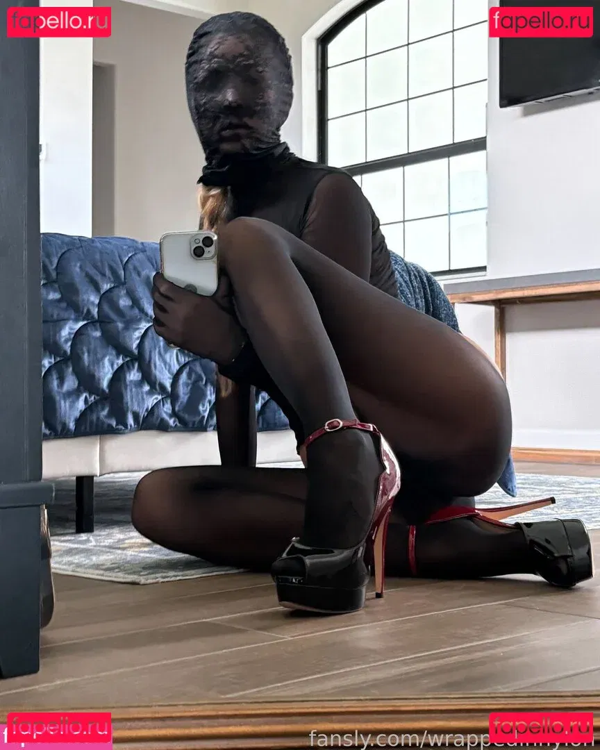 wrappedinnylon Onlyfans Photo Gallery 