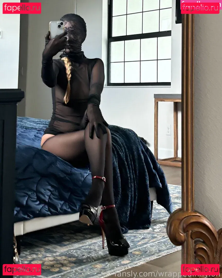 wrappedinnylon Onlyfans Photo Gallery 