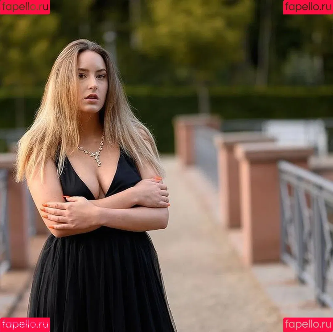 Mariella Onlyfans Photo Gallery 