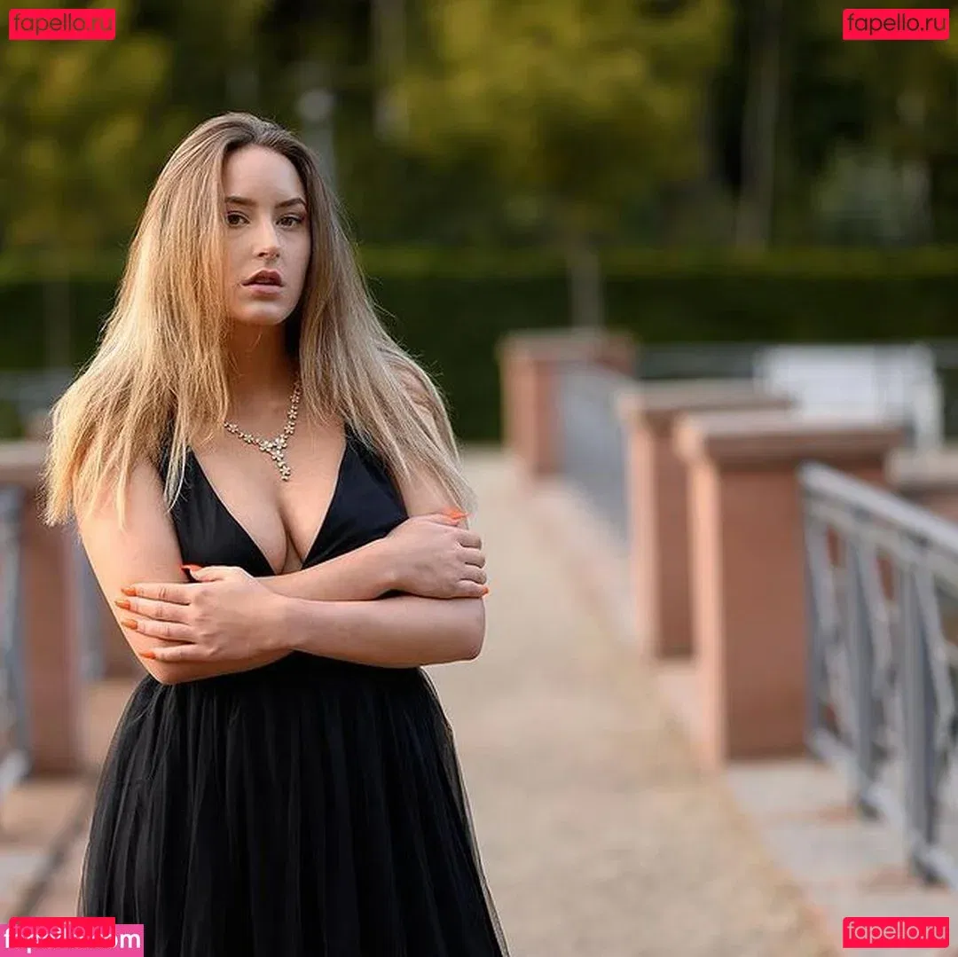 Mariella Onlyfans Photo Gallery 