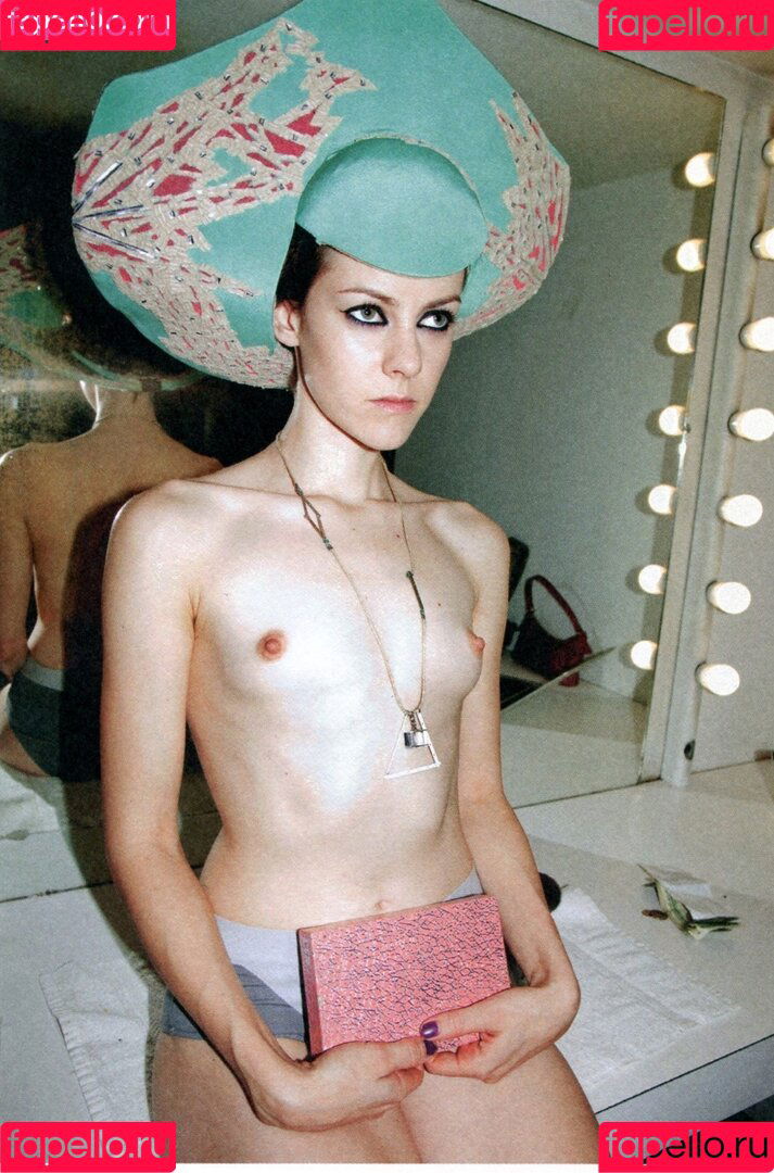 Jena Malone Onlyfans Photo Gallery 