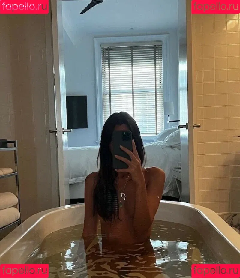 Vittoria Ceretti Onlyfans Photo Gallery 